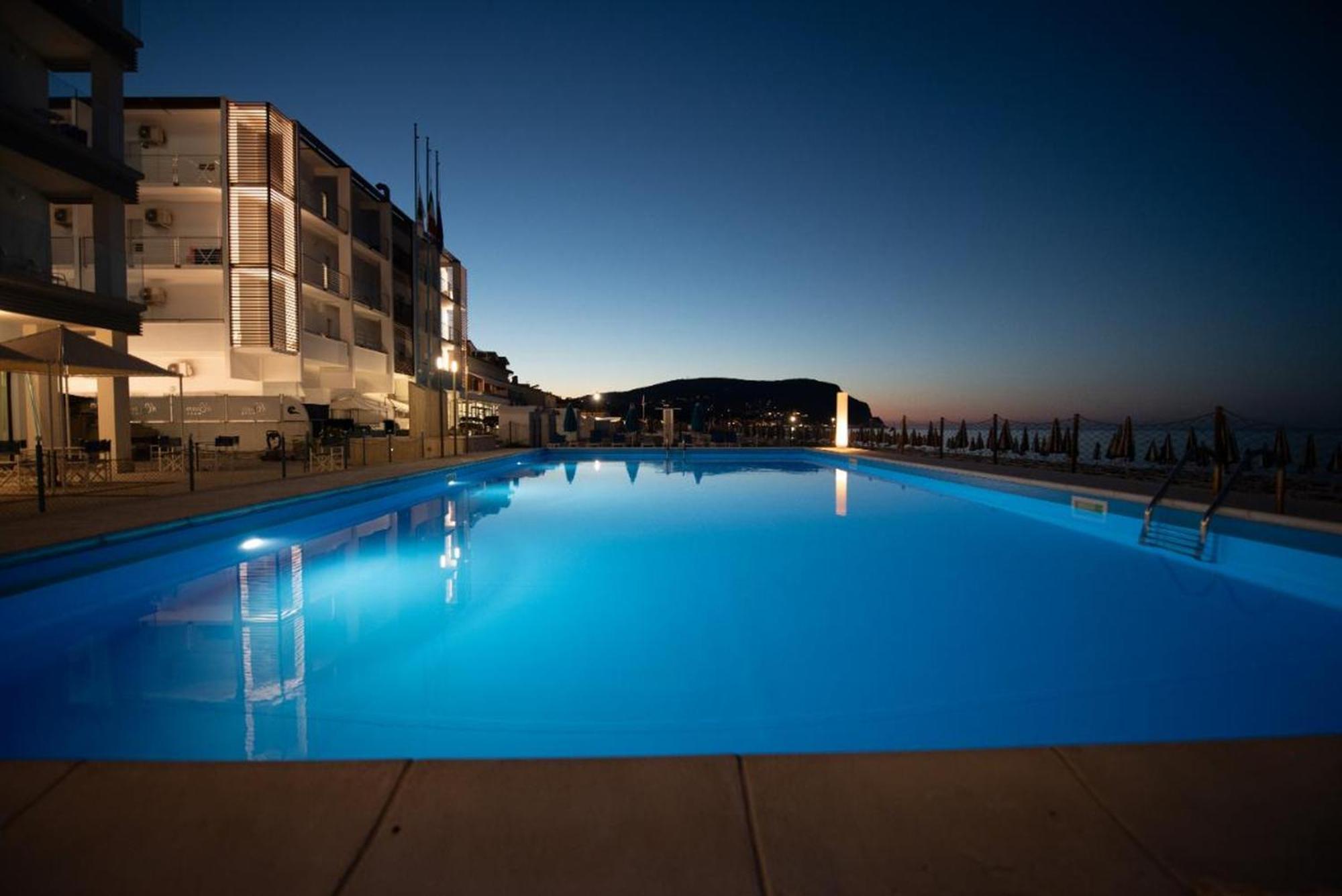 Hotel Marcelli Numana Bagian luar foto