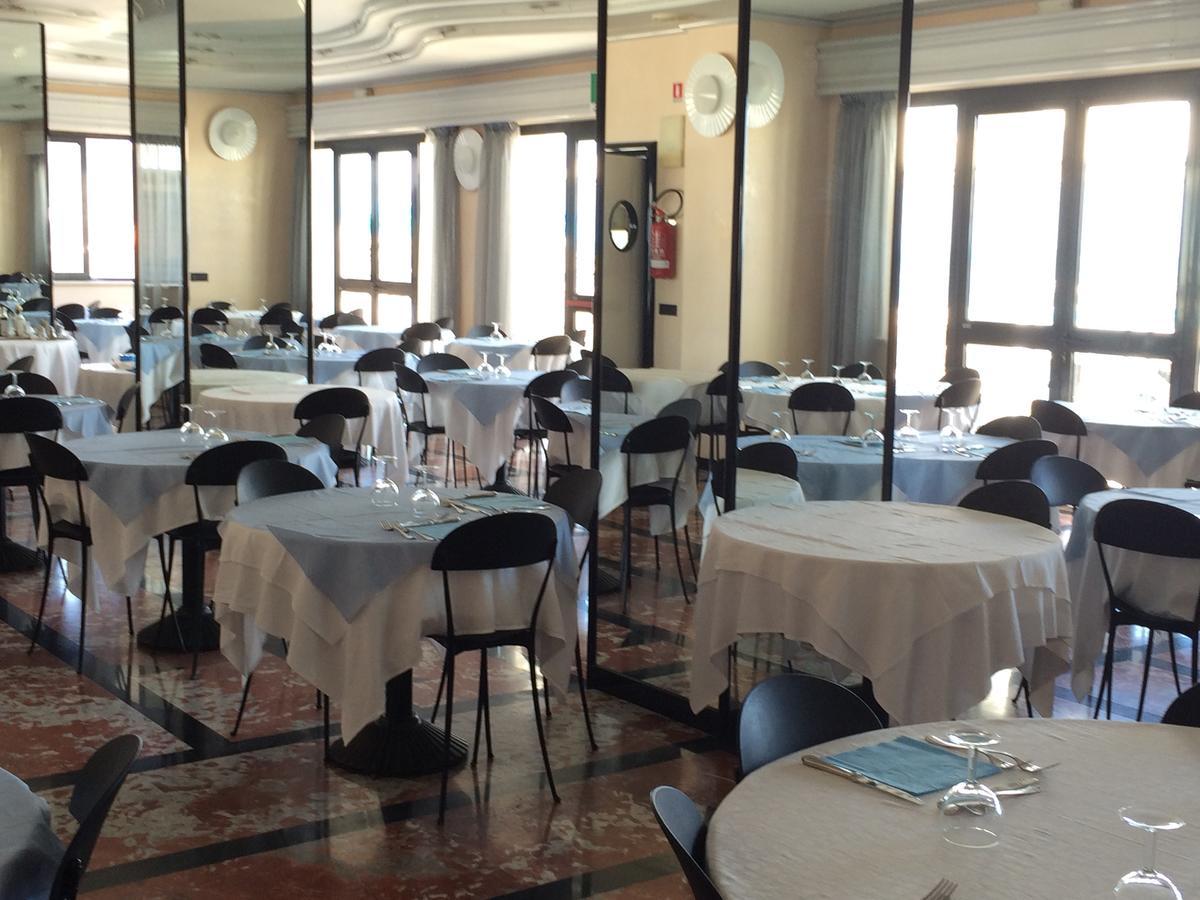 Hotel Marcelli Numana Bagian luar foto