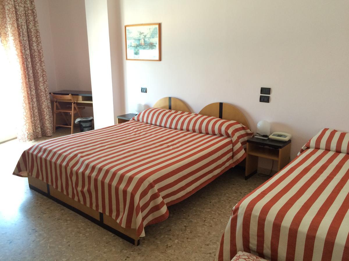 Hotel Marcelli Numana Bagian luar foto