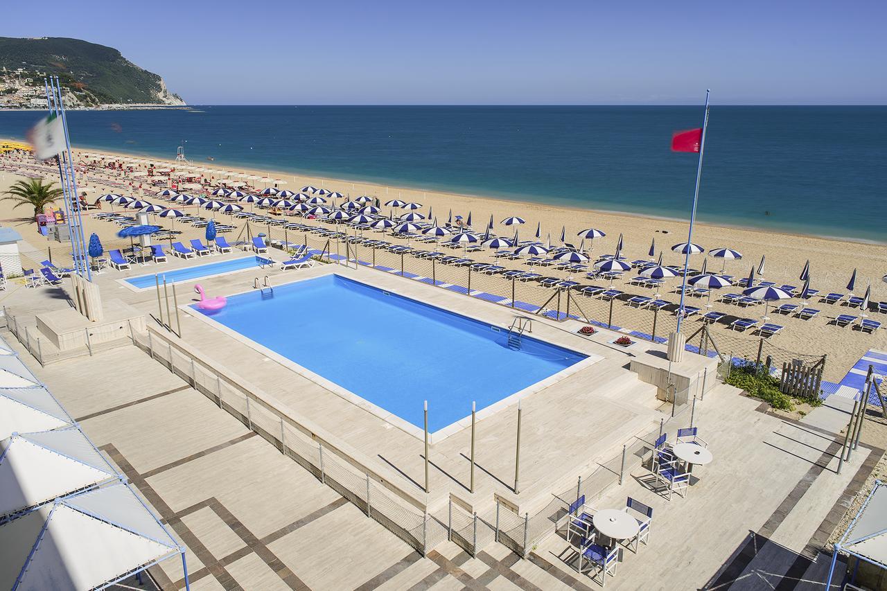 Hotel Marcelli Numana Bagian luar foto