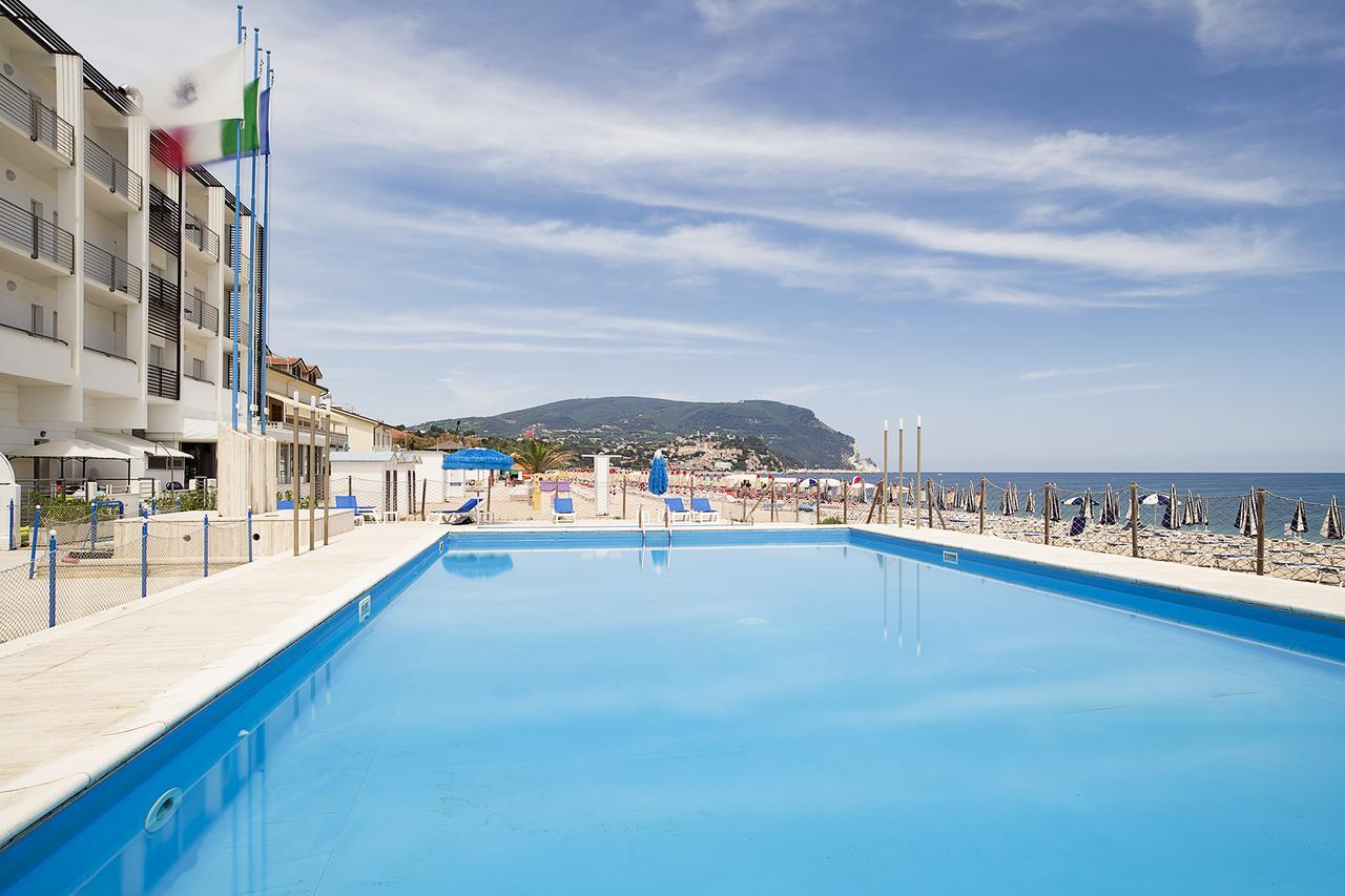 Hotel Marcelli Numana Bagian luar foto